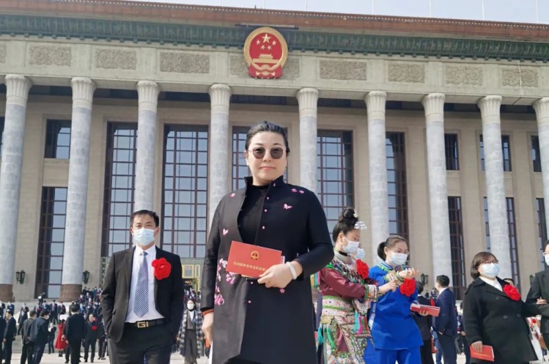 张银俊出席全国脱贫攻坚总结表彰大会