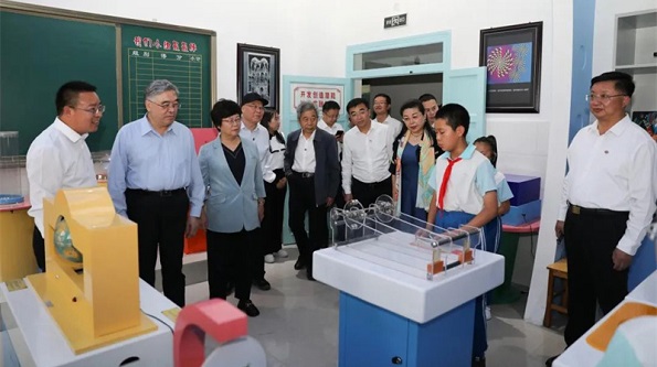 Zhang Yinjun visited Gansu with the Teachers' Day Consolation Delegation of the National Committee of the CPPCC