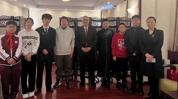 Chairwoman Zhang Yinjun led the Changier young cultural envoys  visited the Embassy of Armenia to China and was awarded the honorary title of 