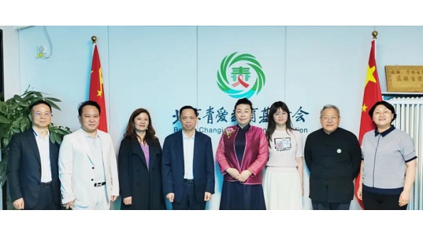 Huang Kangjing, Honorary Chairman of the Beijing Changier Education Foundation, Visits the Foundation