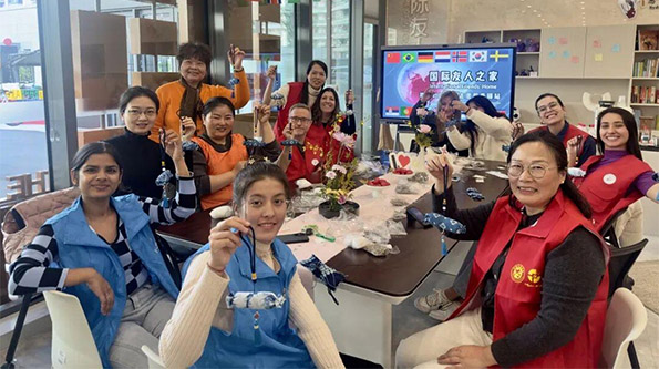 Volunteer Brilliance in Community Unites: Changier Foundation’s Motherly Love Academies Volunteers Lit Up the “Borderless Living Room” at the Nantong Guanshan Community Volunteer Brilliance in Community Unites: Changier Foundation’s Motherly Love Academies Volunteers Lit Up the “Borderless Living Room” at the Nantong Guanshan Community